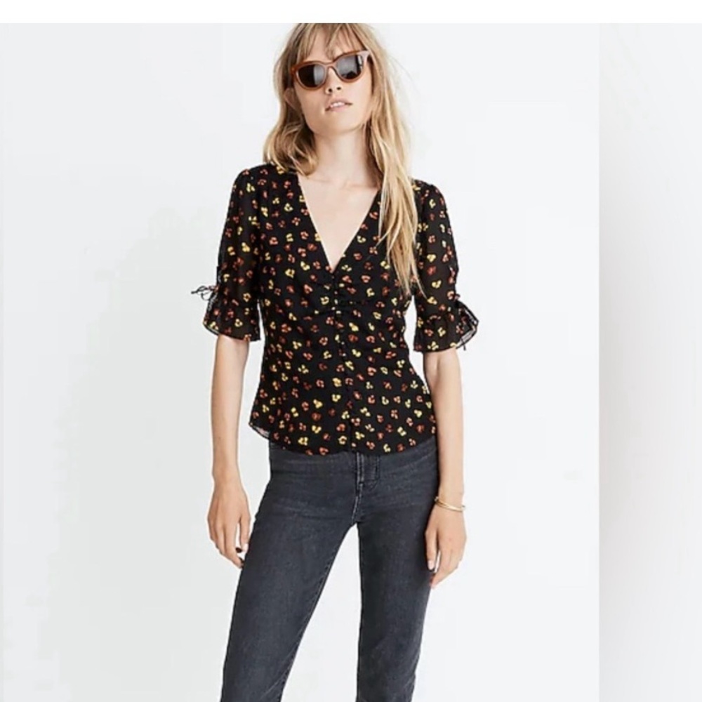 SOLD OUT!
Madewell Black Floral Blouse Top Front Buttons Size Small